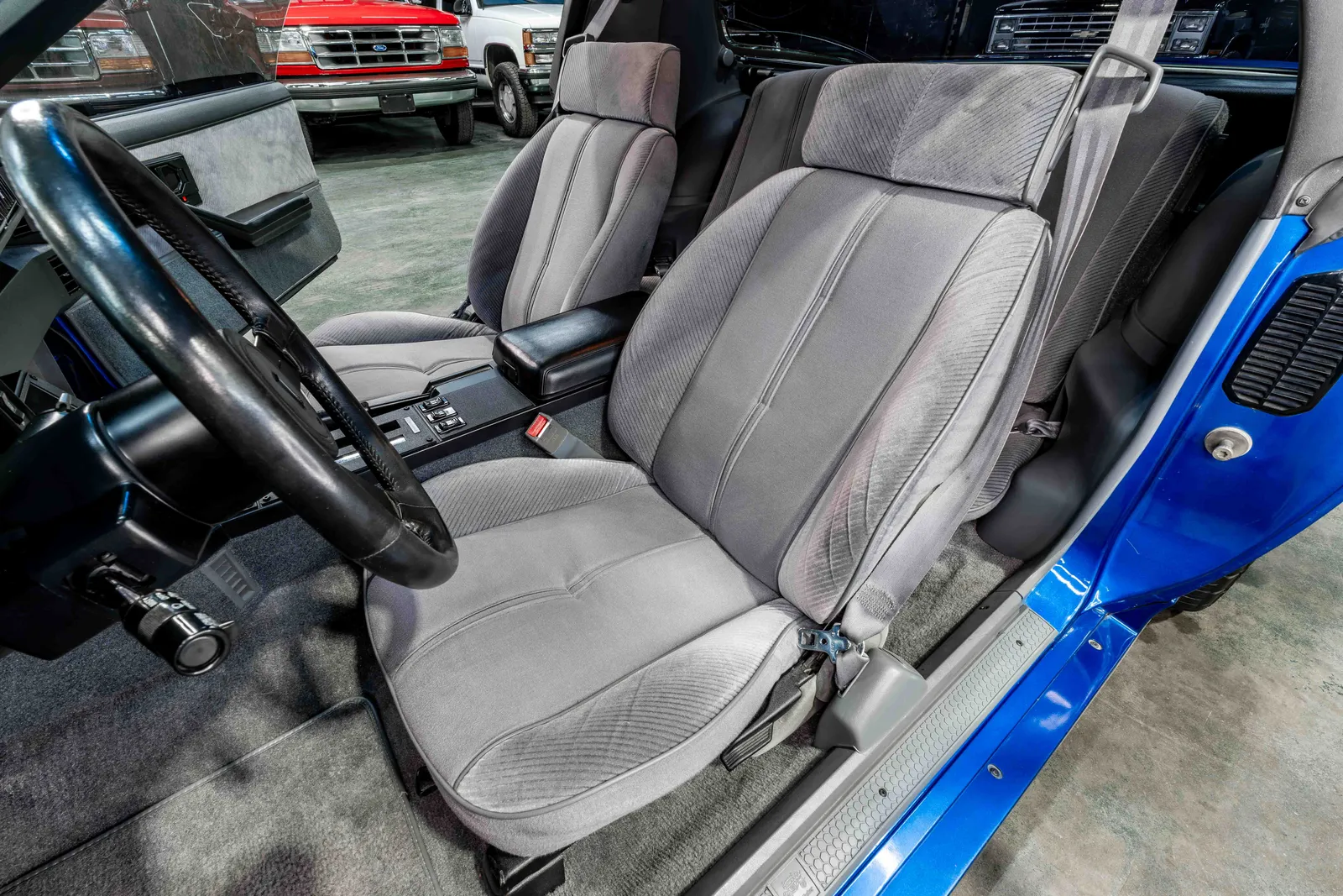 1986-Chevrolet-Camaro-Bright Blue Metallic-149653--45.jpg